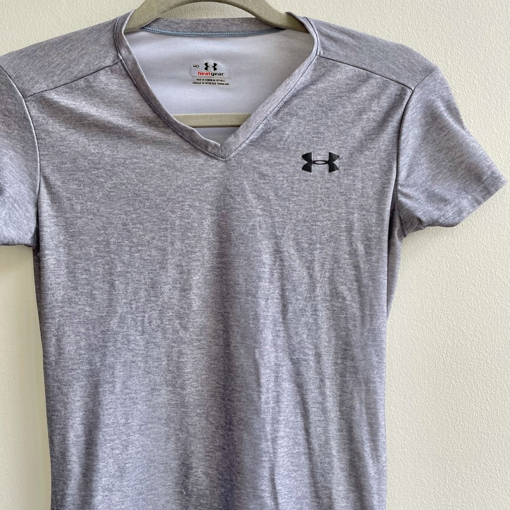 Underarmour V-Neck Tee, Med